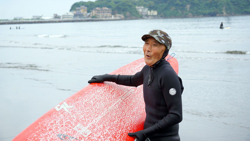89歳の「さざ波サーファー」ギネス世界記録に認定