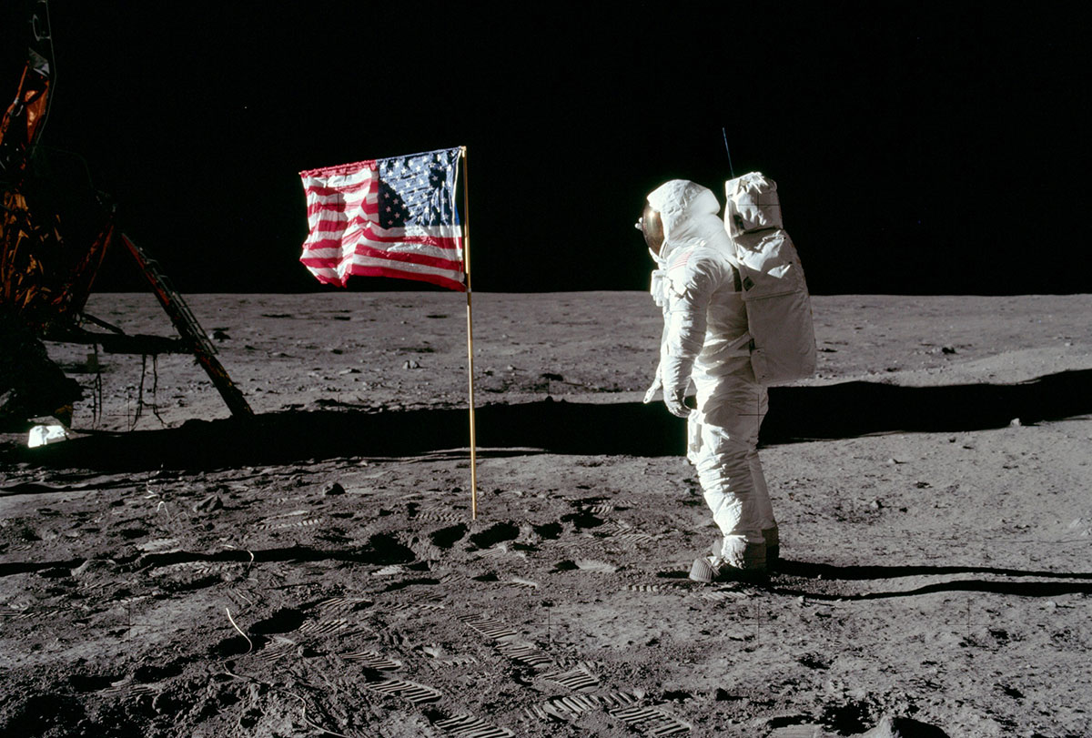 ニール・アームストロングとバズ・オルドリン：初めて月面を歩いた男