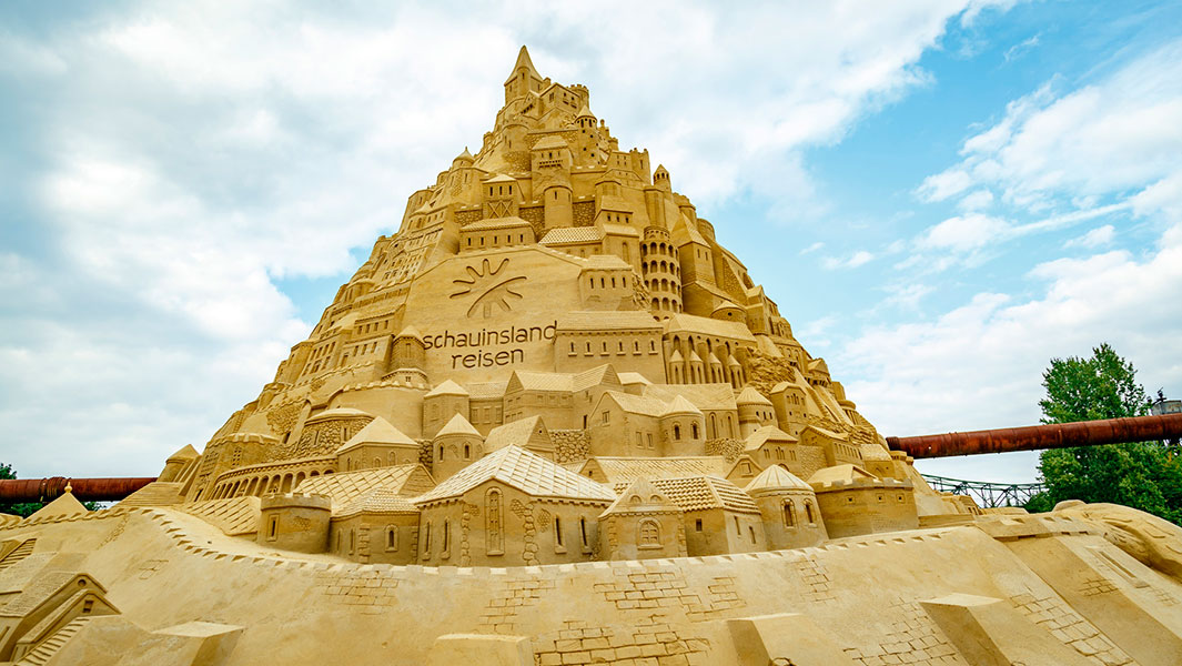 独旅行会社シャウインスラント.・ライゼンが最も高い砂のお城を製作｜ギネス世界記録